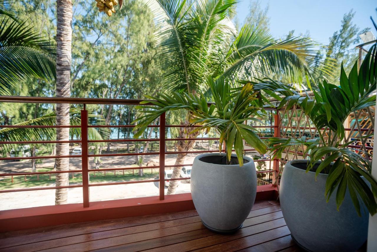 Blue Coral Beachfront Penthouse Flic en Flac Exterior photo