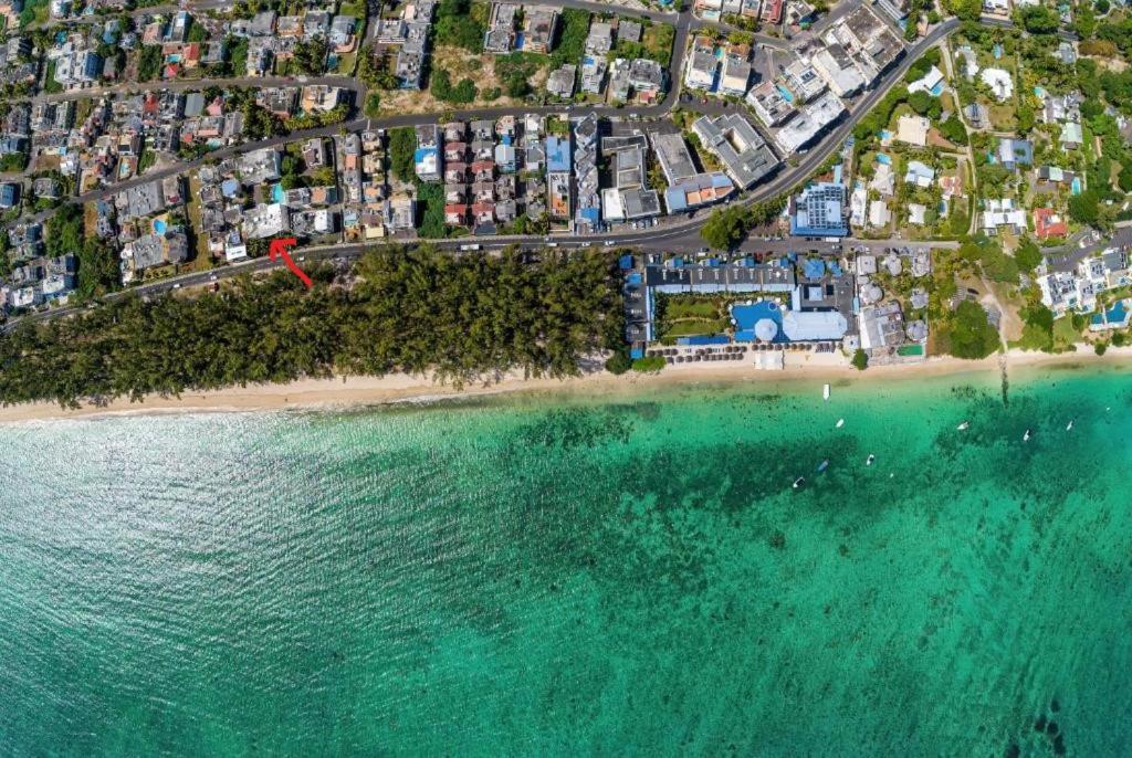 Blue Coral Beachfront Penthouse Flic en Flac Exterior photo