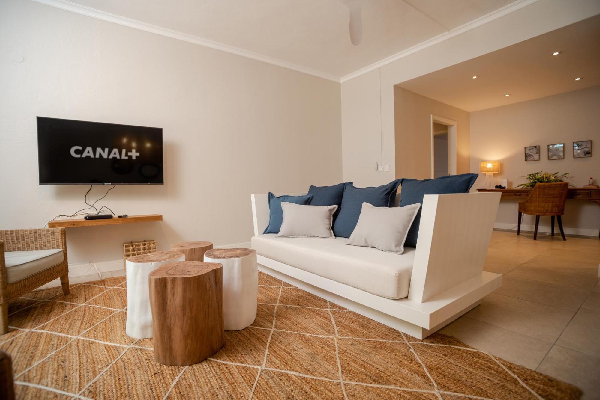 Blue Coral Beachfront Penthouse Flic en Flac Exterior photo