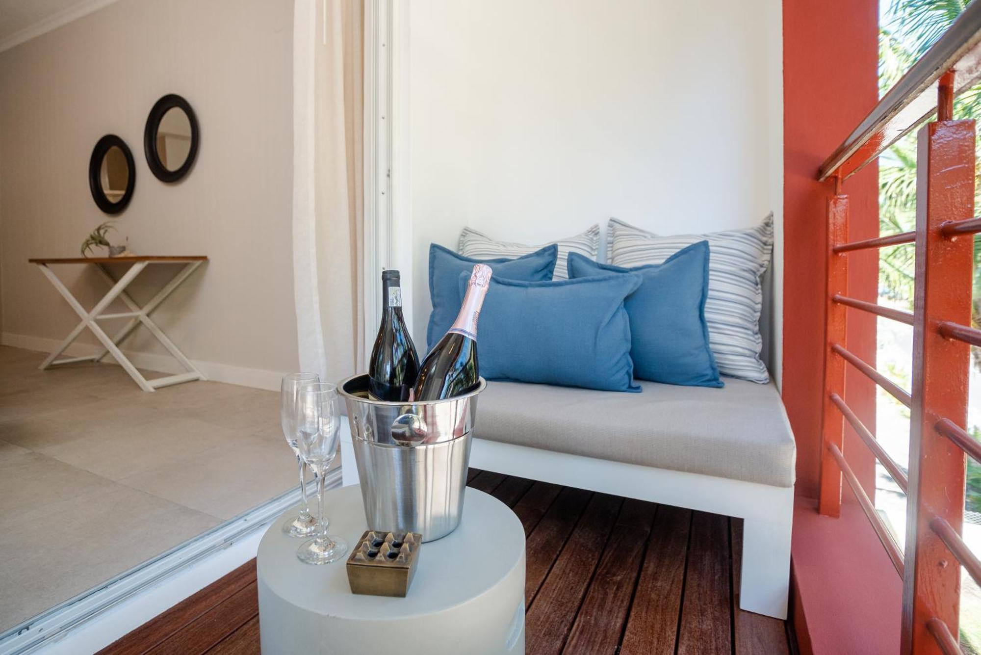 Blue Coral Beachfront Penthouse Flic en Flac Exterior photo